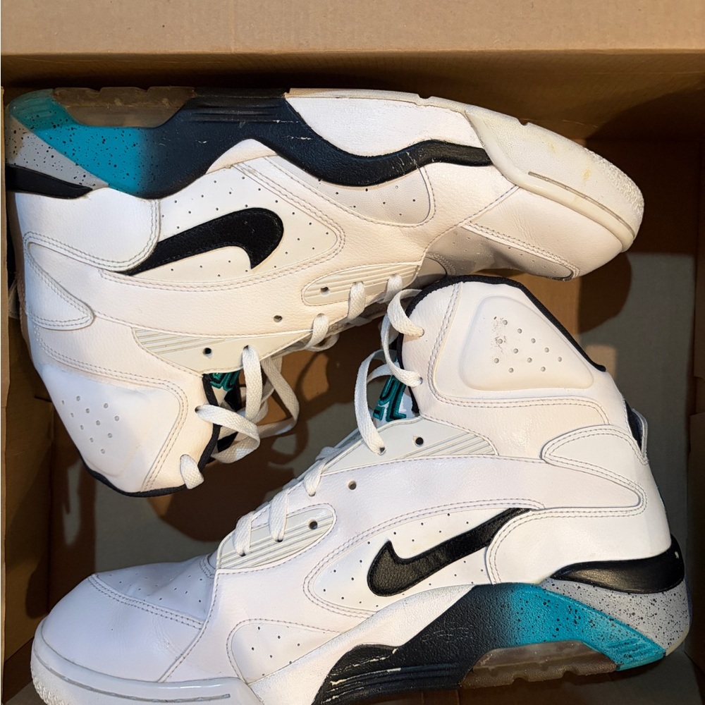 Nike White and Black Men's Shoes